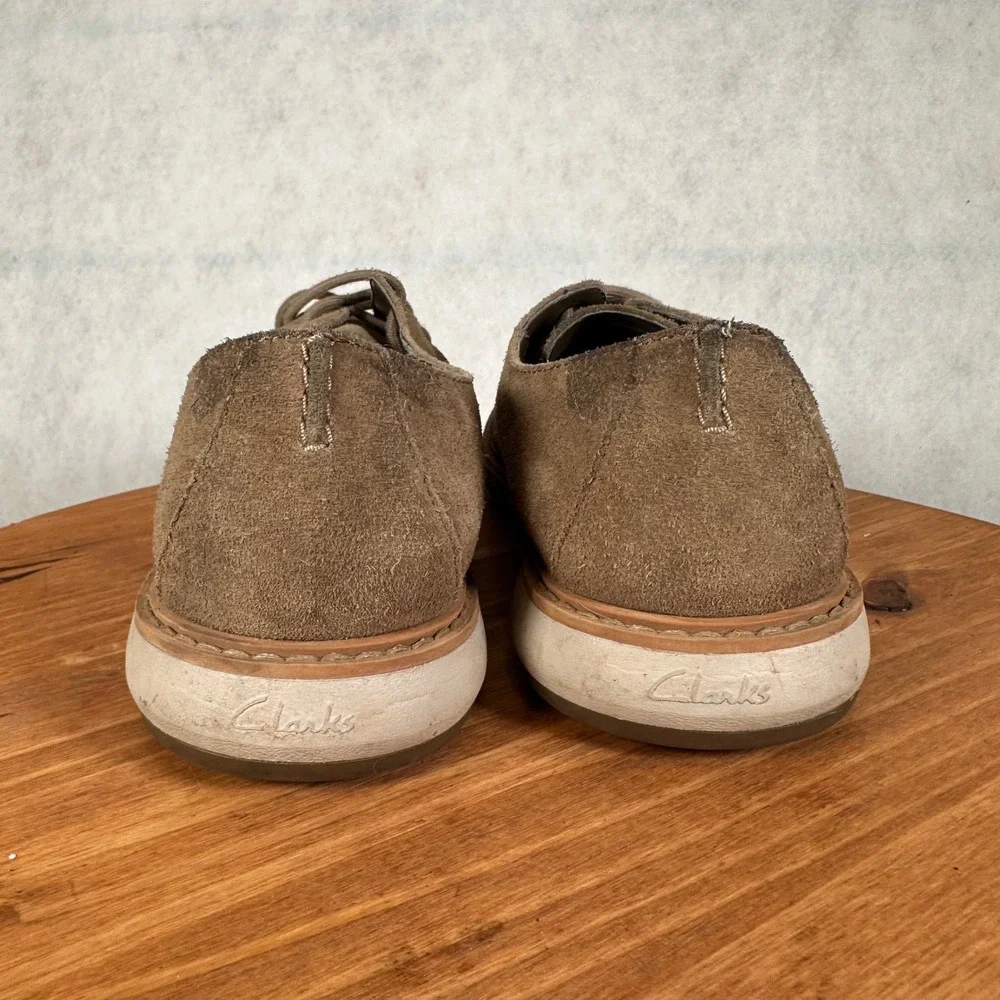 Clarks Suede Derby Shoes Mens 9 Tan Good Ultimate Comfort Lace Up 261496357080